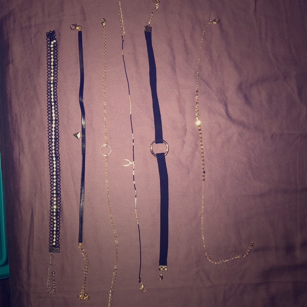 Sets of chokers